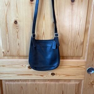 Vintage 90s Coach USA Black Leather Slim Hippie Flap Bag Glove Tanned 9135